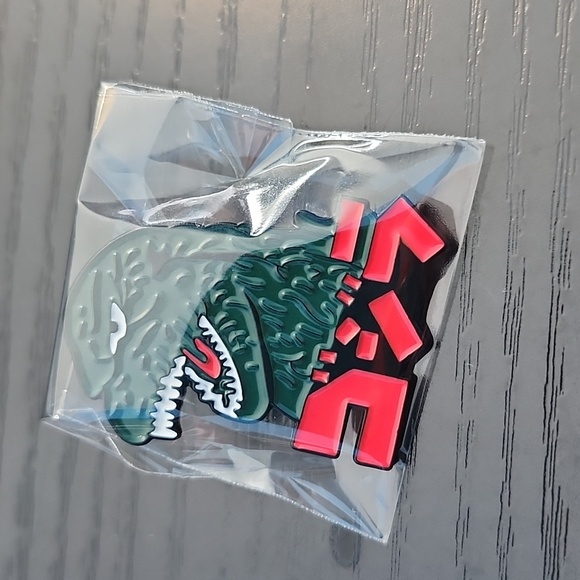 Godzilla Enamel Pin - Picture 4 of 4